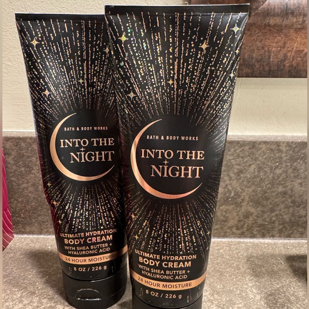 Bath & body Works Into The Night Ultimate Hydration Body Cream. 2 - 8 oz